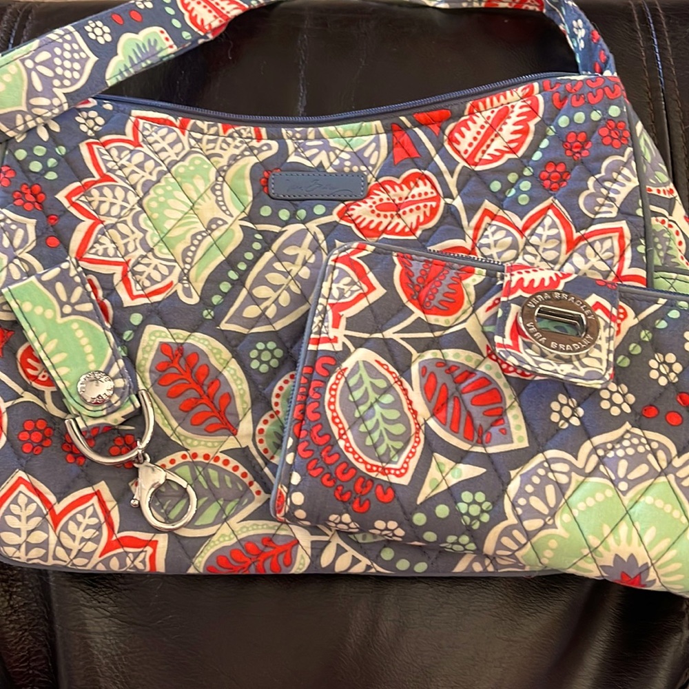 Super cute VB tote with matching wallet and free keychain!!!